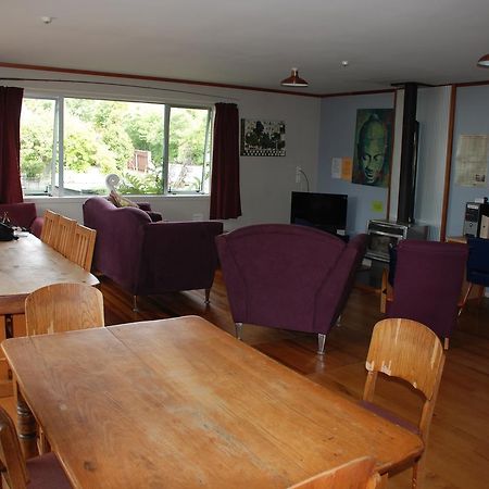 Riverstone Lodge Turangi Buitenkant foto The common room at the centre