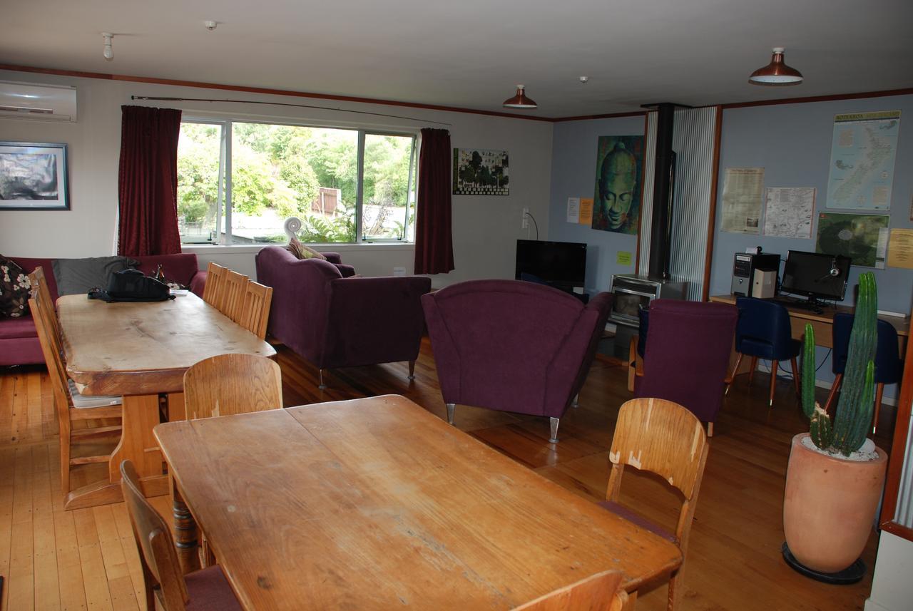 Riverstone Lodge Turangi Buitenkant foto The common room at the centre