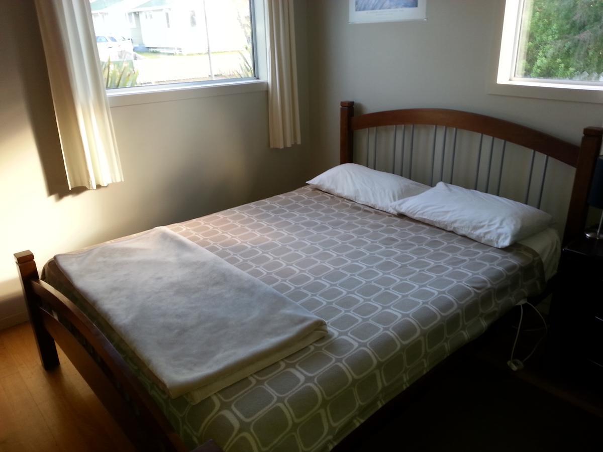 Riverstone Lodge Turangi Buitenkant foto A bed
