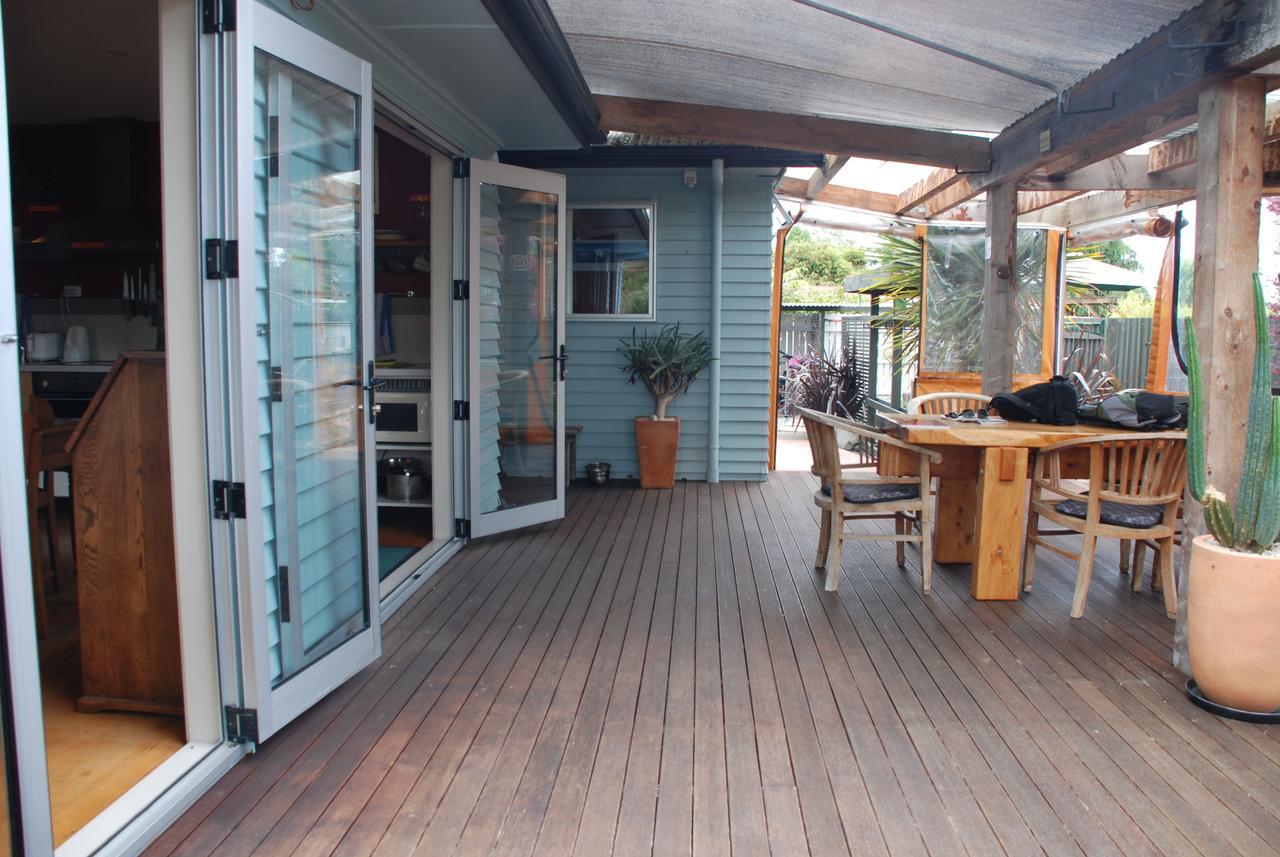 Riverstone Lodge Turangi Buitenkant foto A deck