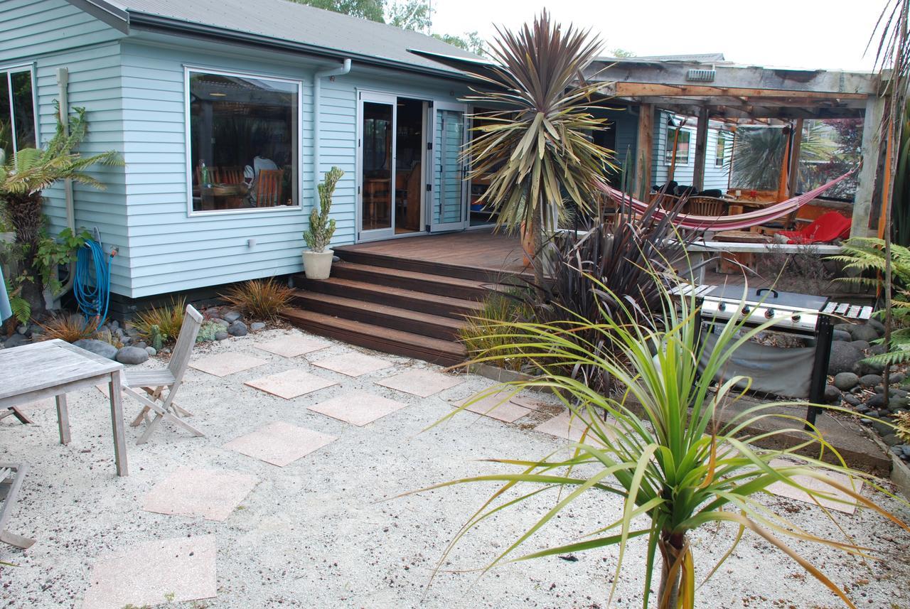 Riverstone Lodge Turangi Buitenkant foto A modern bach in Wellington, New Zealand
