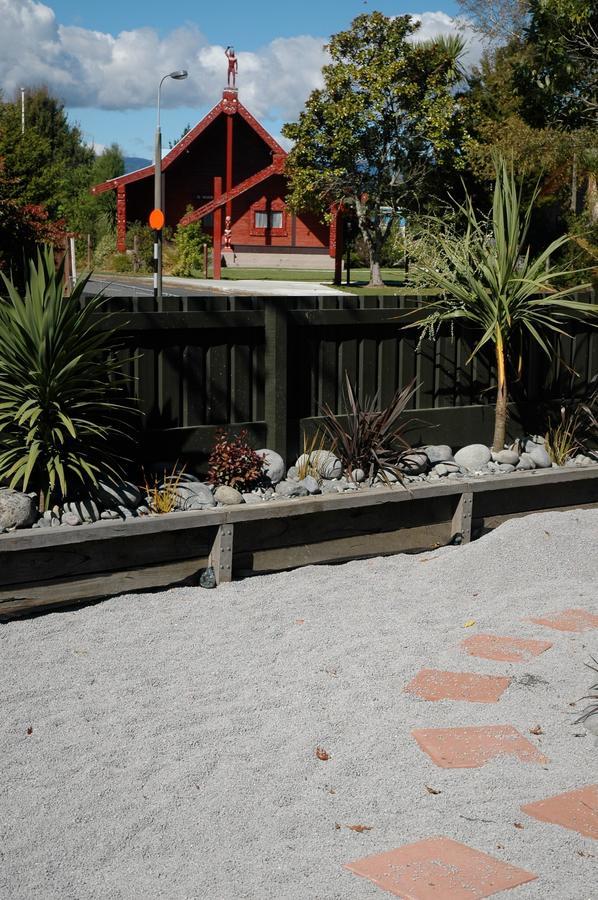 Riverstone Lodge Turangi Buitenkant foto A raised bed made from recycled plastic